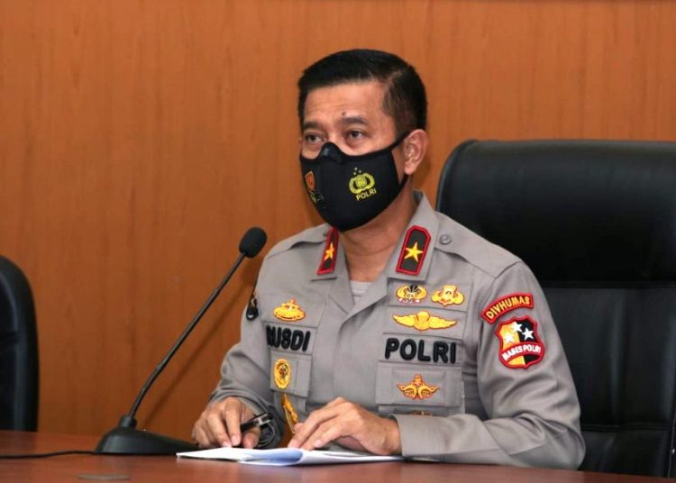 Karopenmas Divisi Humas Polri Brigjen Rusdi Hartono saat memberikan keterangan pers di RS Polri Kramatjati, Jakarta Timur, Selasa (2/3/2021). (fornews.co/humas polri)