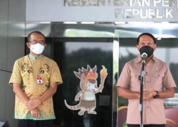 Menpora RI Zainudin Amali saat memberikan pernyataan menyoroti keputusan BWF mengeluarkan perwakilan Indonesia dalam turnamen All England 2021 dalam konferensi pers di Kemenpora, Senayan, Jakarta, Jumat (19/3/2021). (fornews.co/humas kemenpora)