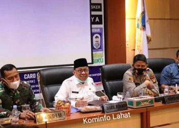 Wakil Bupati Lahat Haryanto bersama Forkopimda menggelar Rakor bersama jajaran OPD di Ops Room Pemkab Lahat, Rabu (24/3/2021). (fornews.co/kominfo lahat)