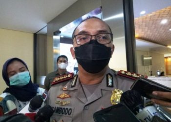 Direktur Lalu Lintas Polda Metro Jaya Kombes Pol Sambodo Purnomo Yogo saat memberikan keterangan pelarangan pengawalan kendaraan mewah, Senin (15/3/2021). (fornews.co/humas polri)