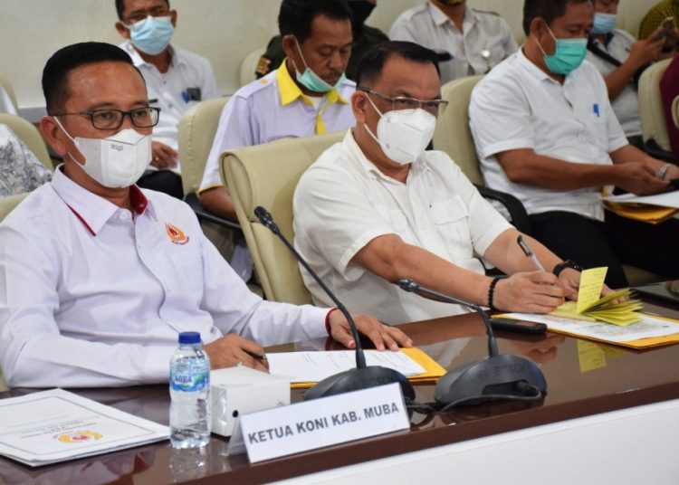 Ketua KONI Kabupaten Muba Raflen saat memaparkan persiapan Muba Sports Day 2021 dan kesiapan kontingen Muba yang akan berkompetisi di Porprov Sumsel XIII Tahun 2021 di Ruang Rapat Randik, Kamis (4/3/2021). (fornews.co/humas pemkab muba)