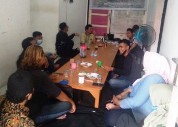 Perwakilan zuriah Ki Marogan menjelaskan bukti-bukti kepemilikan Pulau Kemaro, Jumat (5/3/2021). (fornews.co/ist)
