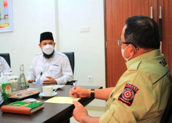 Ketua Kadin Sumsel Dodi Reza Alex mencatat berbagai persoalan yang disampaikan Ketua DPW Asperindo Sumsel Haris Jumadi, Selasa (9/3/2021). (fornews.co/humas pemkab muba)