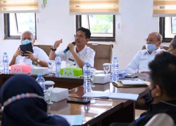 Asisten Bidang Perekonomian dan Pembangunan Setda Kabupaten Muba, Yusuf Amilin selaku Pembina BUMD, mengikuti RUPS PT Petro Muba, Rabu (24/3/2021). (fornews.co/humas pemkab muba)
