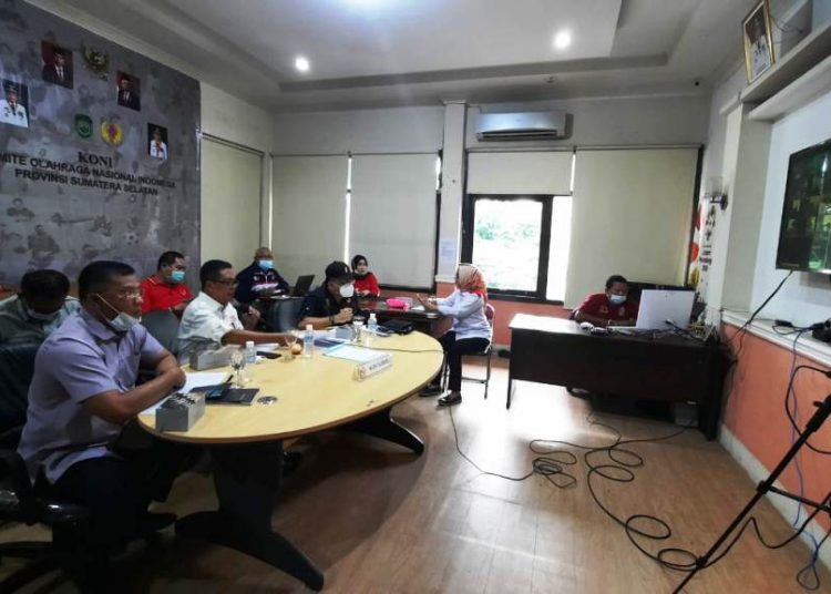 Sekretaris Umum KONI Sumsel Suparman Romans saat memimpin Rakor secara virtual dengan KONI Daerah membahas kesiapan Porprov Sumsel XIII, Jumat (26/3/2021). (fornews.co/humas koni sumsel)