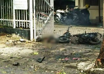 Foto TKP dugaan bom bunuh diri di salah satu pintu masuk Gereja Katedral Makassar, Minggu (28/3/2021). (fornews.co/ist)