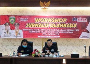 Ketua Umum KONI Sumsel Hendri Zainuddin saat menyampaikan paparan pada Workshop Jurnalis Olahraga di Hotel Swarna Dwipa Palembang, Senin (29/3/2021). (fornews.co/humas koni sumsel)