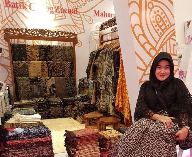 Stand produk batik karya Zaenal. (fornews.co/ist/pertamina)