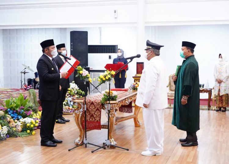 Pelantikan Penjabat Bupati Penukal Abab Lematang Ilir (PALI), Rosidin Hasan dilaksanakan di Griya Agung Palembang, Rabu (24/3/2021). (fornews.co/ist/Diskominfo Sumsel)