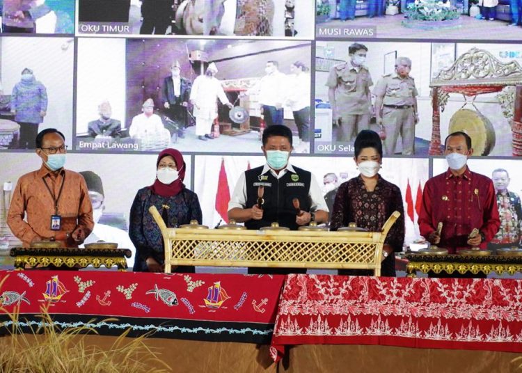 Pembukaan rakerda Dekranasda Sumsel dan TP PKK dihadiri juga Bupati dan Walikota se-Sumsel secara virtual. (Foto: Diskominfo Sumsel)