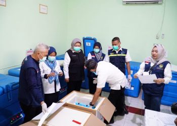 Vaksin disimpan sementara di Gudang Farmasi Dinas Kesehatan Sumsel, untuk selanjutnya didistribusikan ke 17 Kabupaten kota dengan kuota yang sesuai dengan kebutuhan. (fornews.co/ist/Diskominfo Sumsel)