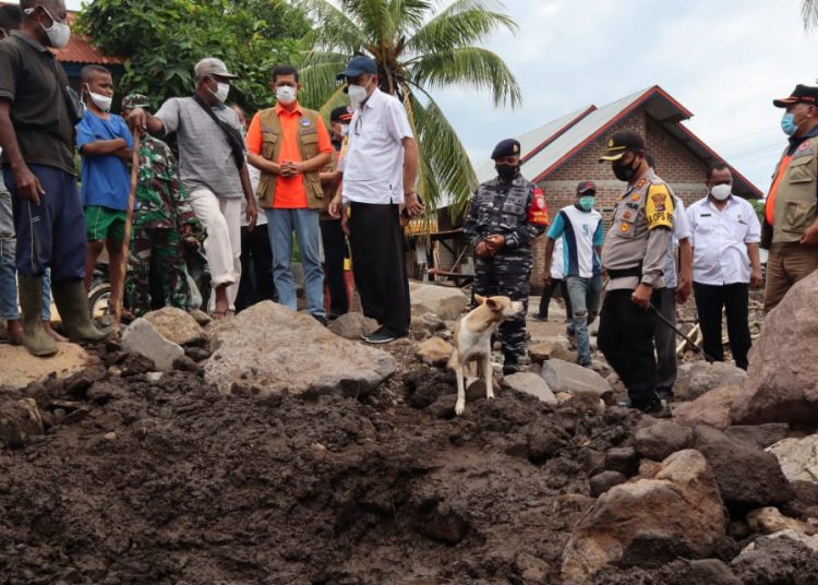 Kunjungan Kepala BNPB Doni Monardo di lokasi bencana, Nusa Tenggara TImur, pada Kamis (8/4). (istimewa/BNPB/Apri Setiawan)