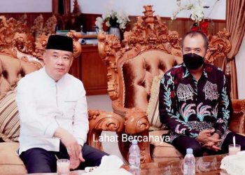 Bupati Lahat Cik Ujang saat menjamu Dirut PTBA Suryo Eko Hadianto pada buka puasa bersama di pendopoan rumah dinas Bupati Lahat, Kamis (15/4/2021). (fornews.co/kominfo lahat)