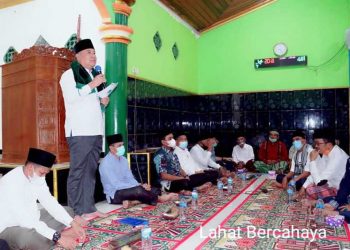 Bupati Lahat Cik Ujang saat melakukan Safari Ramadan di Masjid Baitul Rohman Kelurahan Sari Bunga Mas, Jumat (16/4/2021). (fornews.co/kominfo lahat)