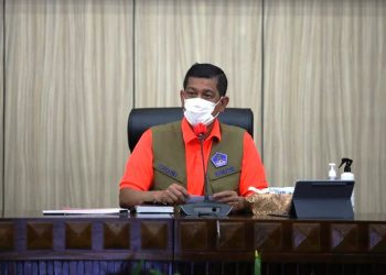 Kepala BNPB sekaligus Ketua Satgas Penanganan Covid-19 Letjen Doni Monardo memberi arahan dalam rapat koordinasi di Kantor Gubernur Bengkulu, Bengkulu, Jumat (16/4/2021). (fornews.co/bnpb/danung arifin)