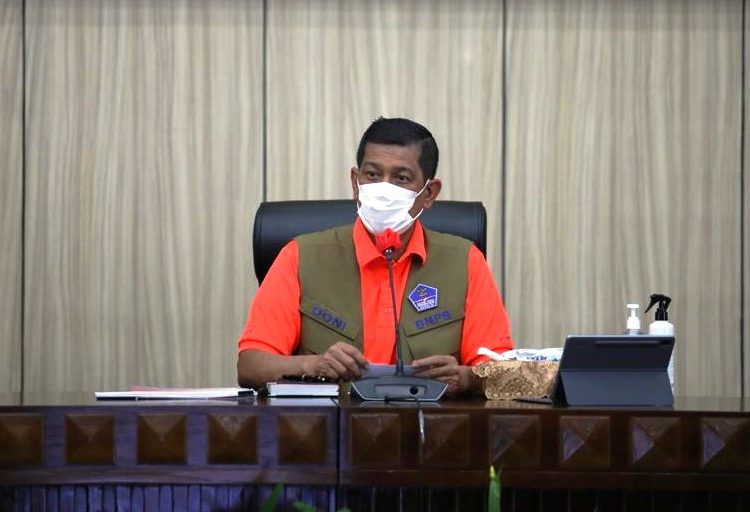 Kepala BNPB sekaligus Ketua Satgas Penanganan Covid-19 Letjen Doni Monardo memberi arahan dalam rapat koordinasi di Kantor Gubernur Bengkulu, Bengkulu, Jumat (16/4/2021). (fornews.co/bnpb/danung arifin)