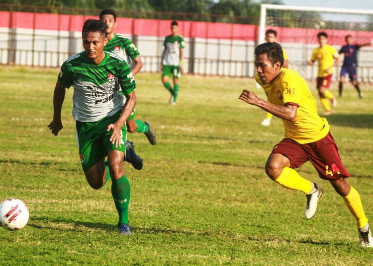 Bima Ragil Rakasiwi (kanan) dilepas Babel Muba United karena kedapatan mengikuti seleksi di tim lain. (fornews.co/media officer bmu)