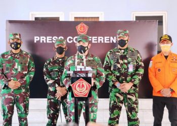 Kapuspen TNI Mayjen Achmad Riad memberikan keterangan pers di Base Ops Lanud I Gusti Ngurah Rai, Denpasar Bali, Kamis (22/4/2021). (fornews.co/puspen tni)