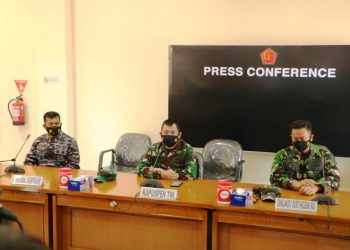 Kapuspen TNI Mayjen Achmad Riad saat memberikan keterangan pers terkait hilangnya KRI Nanggala 402 di Base Ops Lanud I Gusti Ngurah Rai, Denpasar Bali, Jumat (23/4/2021). (fornews.co/puspen tni)