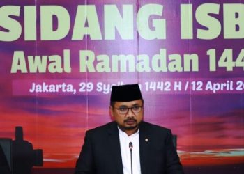 Menteri Agama RI Yaqut Cholil Qoumas saat memberikan keterangan pers hasil Sidang Isbat Awal Ramadan 1442H di kantor Kementerian Agama RI, Jakarta, Senin petang (12/4/2021). (fornews.co/humas kemenag)