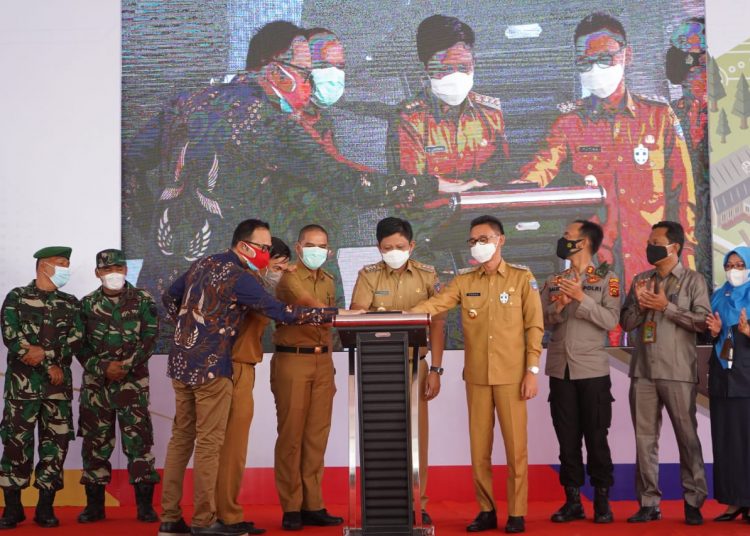 Peresmian Teknologi Informasi dan Komunikasi (TIK) Terpadu dan TV Streaming Kabupaten OKU Timur, Senin (12/4). (istimewa/Diskominfo Sumsel)
