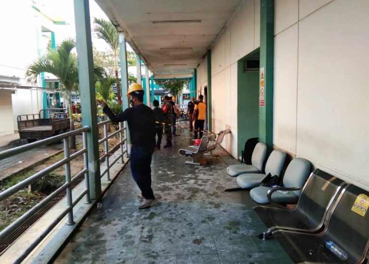 Suasana bagian depan ruang penyimpanan tabung oksigen RSUD Sekayu yang diduga menjadi sumber ledakan, Jumat (9/4/2021). (fornews.co/humas rsud sekayu)