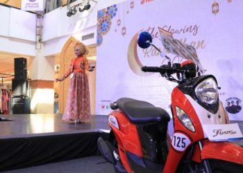 Seorang peserta mengikuti penilaian Miss Hijab pada Festival Ramadan Yamaha 2021 yang berlangsung 25 April-1 Mei 2021 di Palembang Indah Mall. (fornews.co/thamrin brothers)