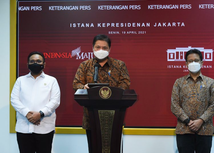 Menteri Koordinator Bidang Perekonomian Airlangga Hartarto dalam Konferensi Pers di Istana Negara, Senin (19/4). (istimewa/Setkab)