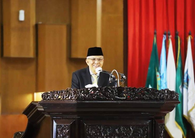Wakil Gubernur Sumsel Mawardi Yahya saat menyampaikan penjelasan terhadap 9 rancangan peraturan daerah pada Rapat Paripurna XXX Dewan Perwakilan Rakyat Daerah (DPRD) Provinsi Sumsel di Ruang Rapat Paripurna Provinsi Sumsel, Senin (10/5/2021). (fornews.co/humas provinsi sumsel)