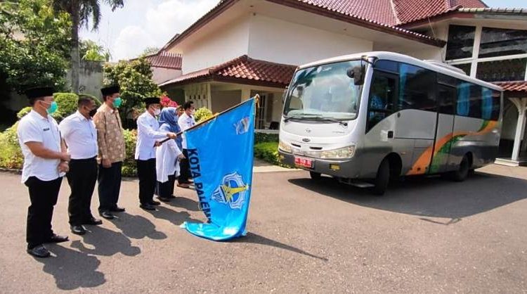 Kontingen Kota Palembang yang akan mengikuti STQH tingkat Provinsi Sumsel di OKU Timur diberangkatkan dari rumah dinas wali kota Palembang, Rabu (19/5/2021). (fornews.co/bakohumas palembang)