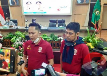 Manajer Sriwijaya FC M Fadli saat perkenalan dan penandatanganan kontrak Nil Maizar sebagai Pelatih Kepala Sriwijaya FC, Senin (15/3/2021). (fornews.co/iwan setiawan)