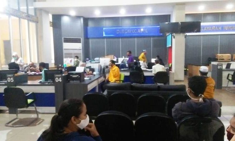 Suasana pelayanan Dinas Dukcapil Kota Palembang di kantor Mal Pelayanan Publik (MPP) Jakabaring, Selasa (25/5/2021). (fornews.co/bakohumas palembang)