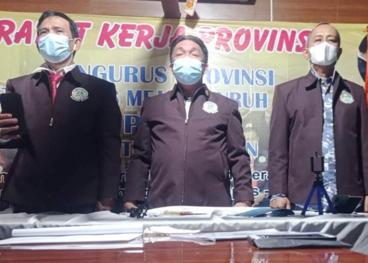 Ketua Umum PTMSI Sumsel Muhammad Aliandra Pati Gantada dan pengurus PTMSI mengikuti pembukaan Rakerprov 2021 yang dilaksanakan secara virtual, Sabtu (1/5/2021). (fornews.co/ist)