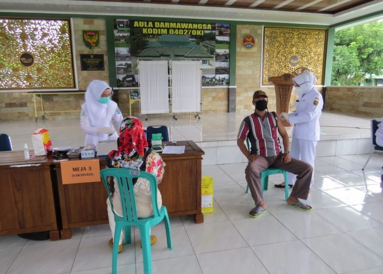 Vaksinasi covid-19 untuk para mantan prajurit TNI AD dan warakawuri tersebut diselenggarakan oleh Kodim 0402/OKI bekerjasama dengan Dinas Kesehatan Kabupaten OKI. (istimewa/Kodim 0402/OKI)