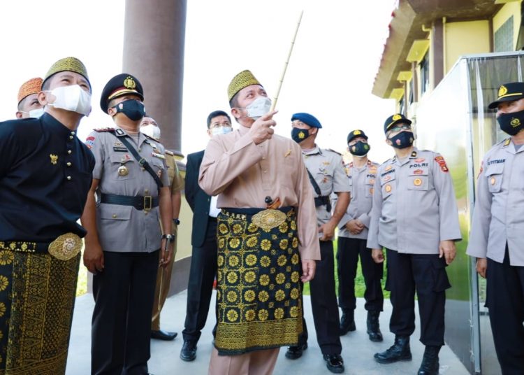 Gubernur Sumsel, Herman Deru didampingi Wakil Bupati Murarata, Inayatullah dan Forkopimda, saat meninjau pembangunan Kantor Mapolres Muratara, Selasa (29/6/2021). (fornews.co/humas pemprov sumsel)