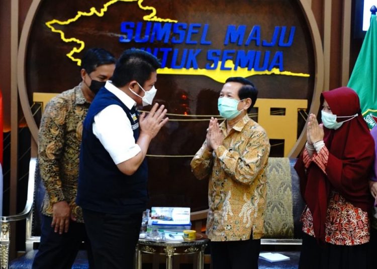 Gubernur Sumsel, Herman Deru dan Guru Besar IPDN sekaligus Staf Khusus Mendagri  RI Bidang Pemerintahan, Prof Muchlis Hamdi, saat audiensi, Rabu (2/6/2021)