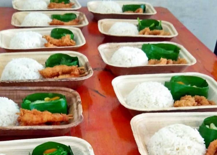 TEMPAT makanan berbahan pelepah pinang pengganti styrofoam buatan warga Musi Banyuasin, Provinsi Sumsel. (fornews.co/humas pemkab muba)