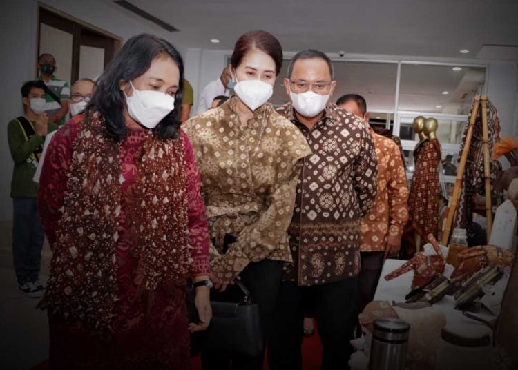 MENTERI Pemberdayaan Perempuan dan Perlindungan Anak (PPPA), I Gusti Ayu Bintang Darmawati, saat meresmikan Puspaga Rumah Cinta di Kabupaten Musi Banyuasin, Sumatera Selatan. (foto fornews.co/humas pemkab muba)
