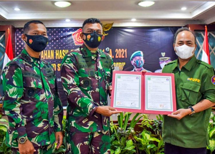 DANDIM 0401 Muba, Letkol Arh Faris Kurniawan, melaporkan kegiatan TMMD yang berlangsung pada 15 Juni—14 Juli 2021 berjalan lancar. (foto fornews.co/humas pemkab muba)