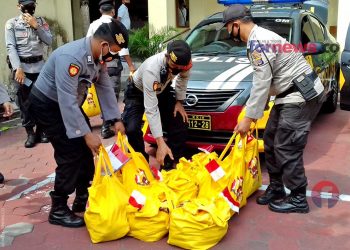 JAJARAN Polresta Yogyakarta segera menyalurkan bantuan dari Alumni Akpol tahun 1993 Pesat Gatra kepada masyarakat terdampak pandemi. (foto fornews.co/adam)