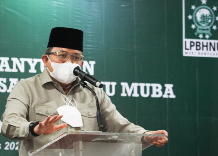 Bupati Muba, Dodi Reza Alex saat berbicara pada pelantikan pengurus LPBH-NU Muba di Auditorium Pemkab Muba, Kamis (12/8/2021). (fornews.co/humas pemkab muba)