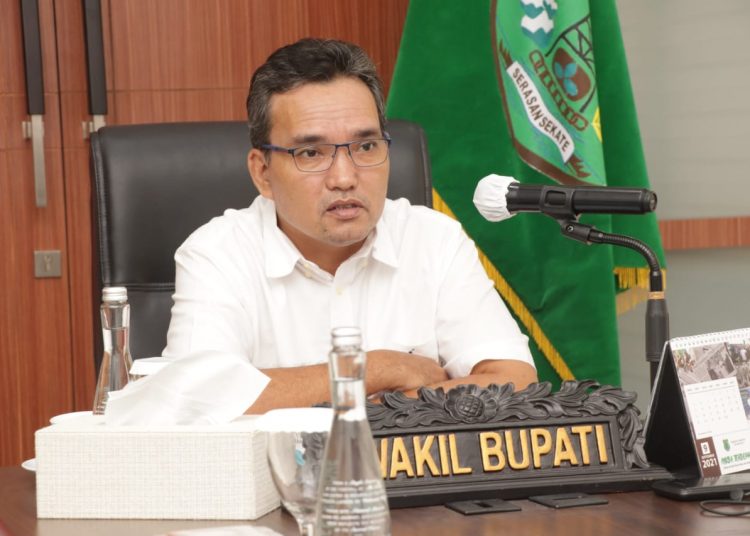 Wabup Muba, Beni Hernedi, saat saat mengikuti UCLG ASPAC Executive Bureau Meeting secara virtual, di Kantor Perwakilan Musi Banyuasin di Palembang, Kamis (9/9/2021). (fornews.co/humas pemkab muba)