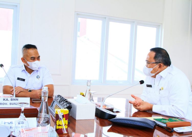 Bupati Muba, Dodi Reza Alex saat menerima audiensi Kepala BNN Provinsi Sumsel, Brigjen Djoko Prihadi SH, di Kantor Perwakilan Muba, Palembang, Selasa (14/9/2021). (fornews.co/humas pemkab muba)