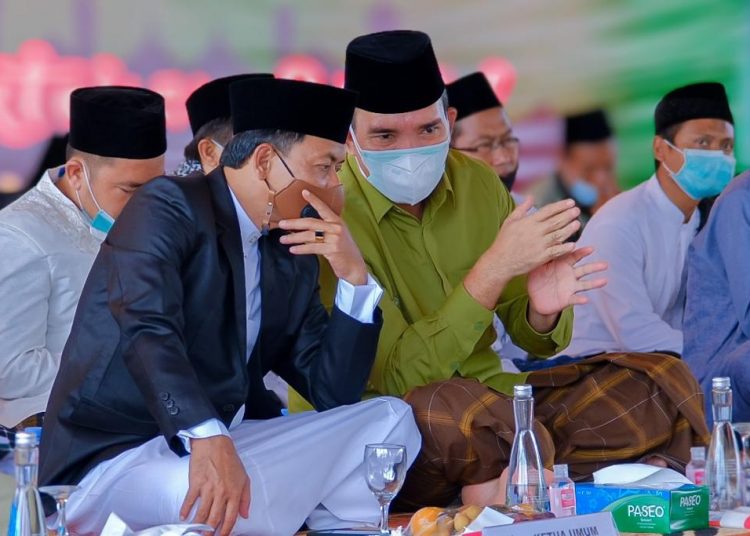Plt Bupati Muba, Beni Hernedi saat menghadiri peringatan Hari Santri Nasional (HSN) di lapangan H Basir Tholib, Simpang B1, Kecamatan Sungai Lilin, Kamis (28/10/2021). (fornews.co/humas pemkab muba)