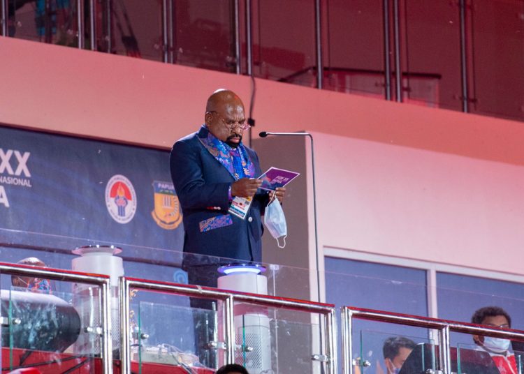 Gubernur Papua Lukas Enembe memberikan sambutan pada pembukaan PON XX PAPUA di Stadion Lukas Enembe, Kabupaten Jayapura, Sabtu(02/10/2021), (fornews.co/foto : PB PON XX PAPUA/ronaldy irfak)