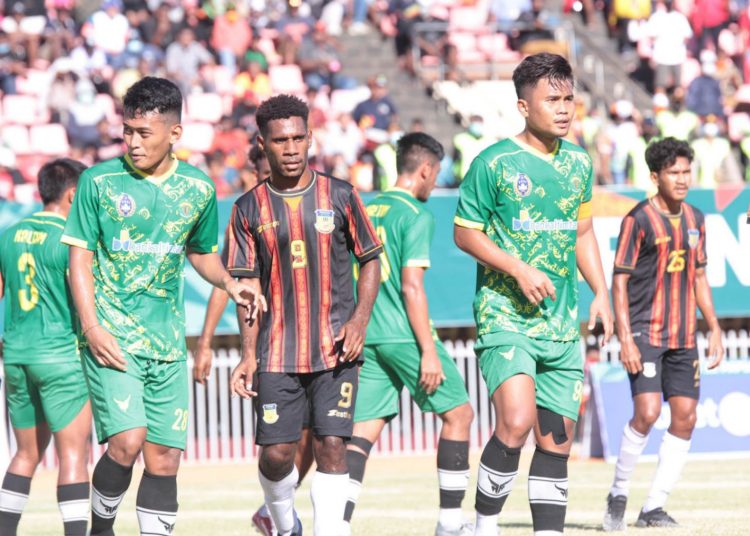 Partai semifinal cabor sepakbola PON XX Papua antara Papua versus Kalimantan Timur di Stadion Mandala, Jayapura, Selasa (12/10/2021).(fornews.co/Foto: PB PON XX PAPUA/Daniel R R Wambrauw)