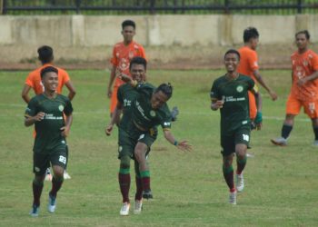 Pemain PS Palembang melakukan selebrasi usai mencetak gol ke gawang Palembang Sportivo FC, di Stadion talang Jimar, Prabumulih, Jumat (10/12/2021). (fornews.co/ist)   