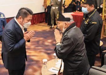 Gubernur Sumsel, Herman Deru bersama Ketua Majelis Syuro Partai Ummat, Amien Rais, saat pelantikan DPD Partai Ummat Sumsel, di Hotel The Alts, Minggu (9/1/2022).(fornews.co/humas pemprov sumsel)