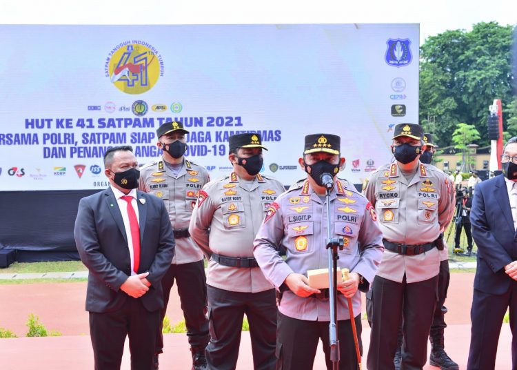 Kapolri, Jenderal Listyo Sigit Prabowo, saat menyampaikan sambutan pada HUT ke-41 Satpam di Lapangan Bhayangkara, Mabes Polri, Jakarta Selatan, Rabu (2/2/2022). (fornews.co/ist)
