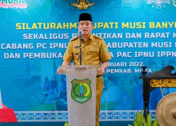 Plt Bupati Muba, Beni Hernedi saat berbicara pada pelantikan PC IPNU dan IPPNU Muba masa khidmah 2021-2023 Auditorium Pemkab Muba, Senin (7/2/2022).